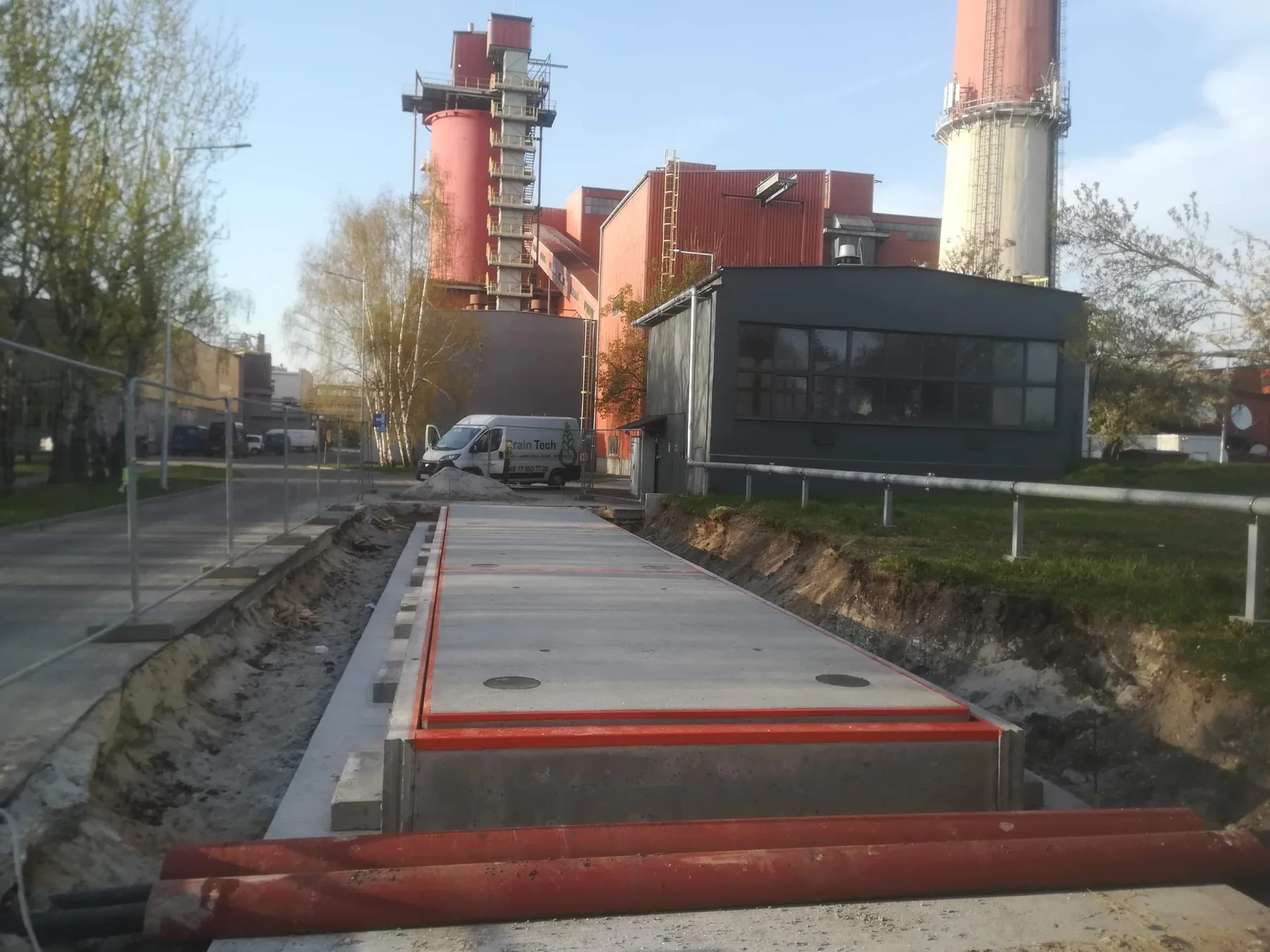 Etap 4 wagi zagłębionej NIRWAG – montaż prefabrykowanych pomostów